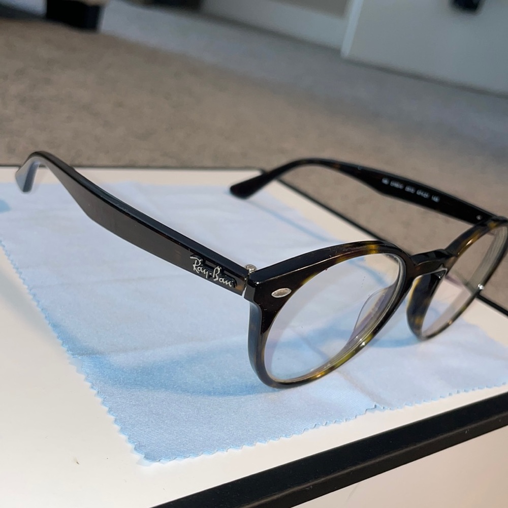 Ray Ban RB2180V Optics